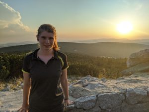 Magda with a mountainous landscape in the background