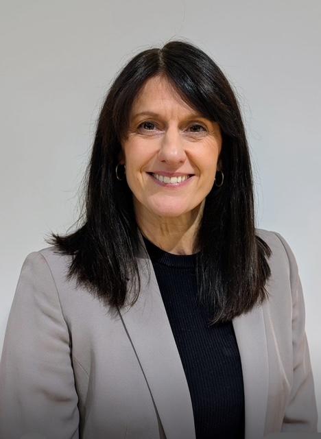 Profile picture of Lisa smiling at the camera